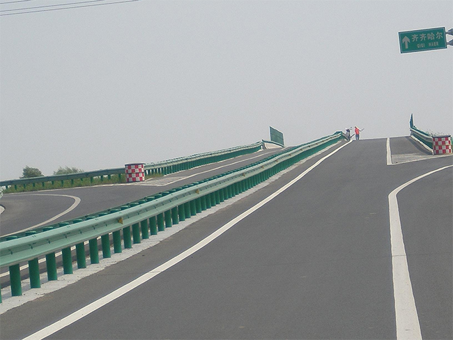 沧州高速公路护栏的材质与规格